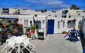 Cozy House In El Golfo + Terrace